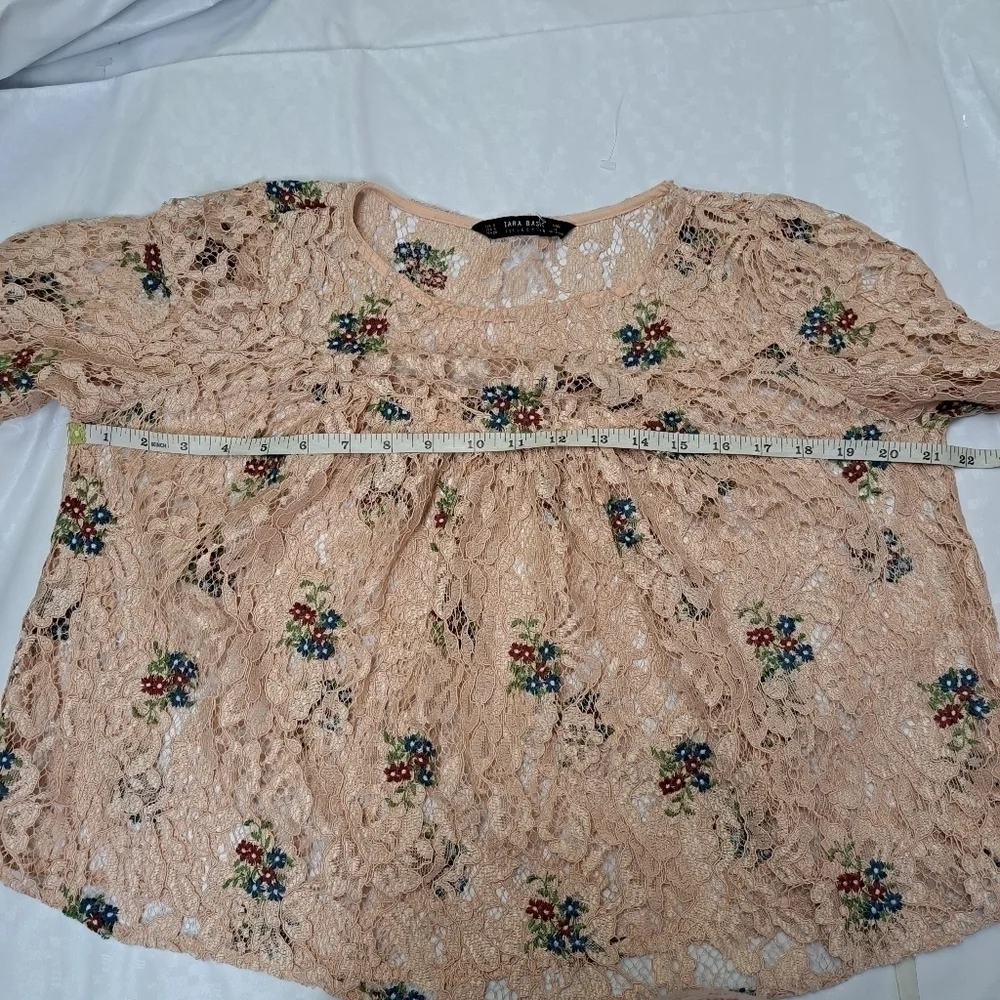 𝅺Zara Lace Floral Cropped top‎ - Picture 11 of 12